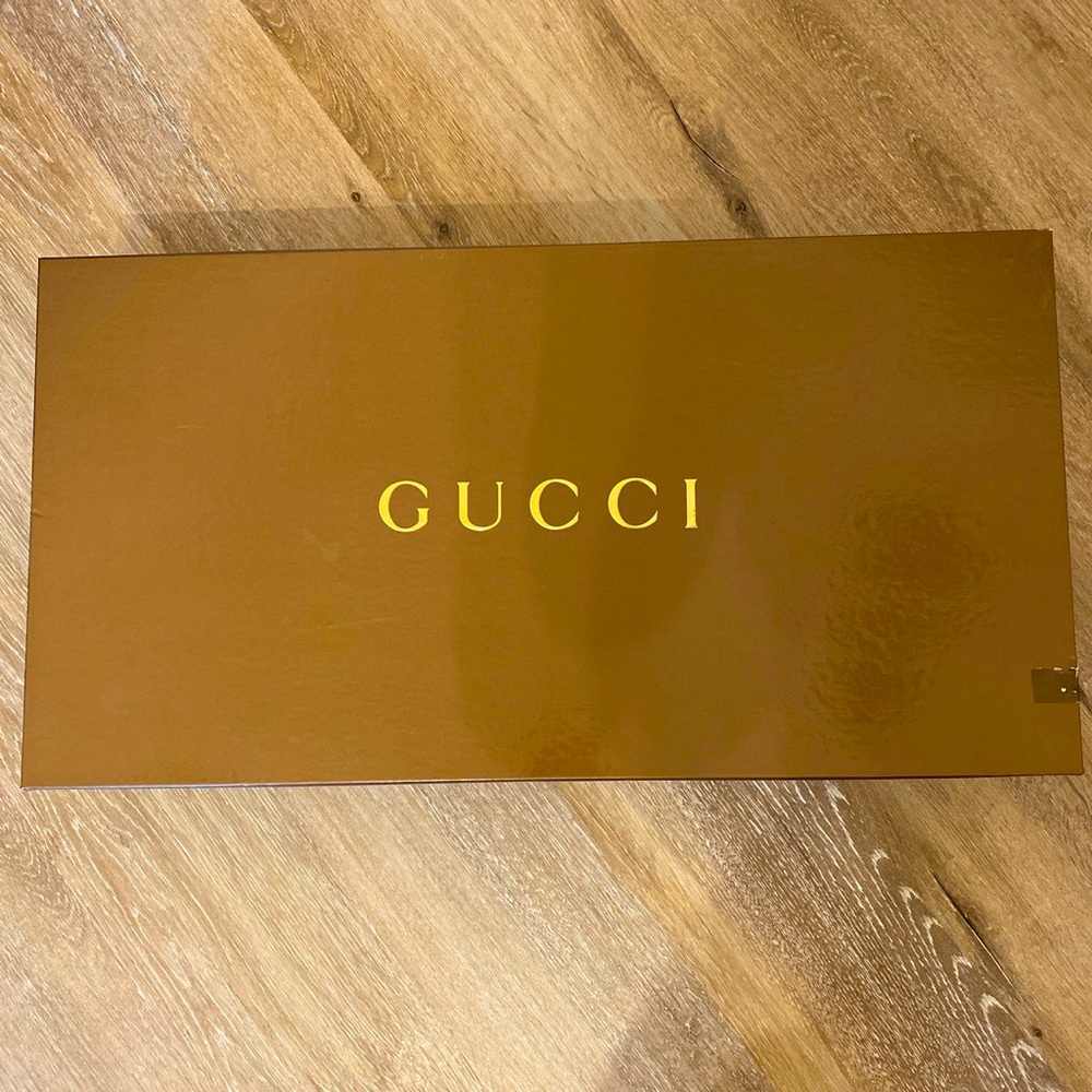 Black Gucci knee high stiletto boots. Gently used - Picture 3 of 4